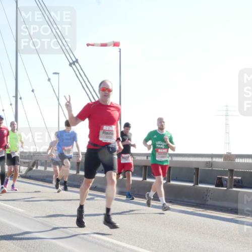 03.10.2025 - Köhlbrandbrückenlauf Matties Gatica Varas http://msf.ph/oto/9021201 03.10.2025 12:24:12 Position 1 5779 meine-sportfotos.de