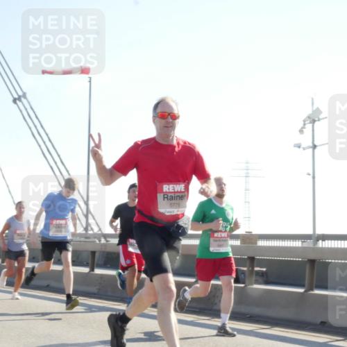 03.10.2025 - Köhlbrandbrückenlauf Matties Gatica Varas http://msf.ph/oto/9021205 03.10.2025 12:24:12 Position 1 5779, 6490 meine-sportfotos.de