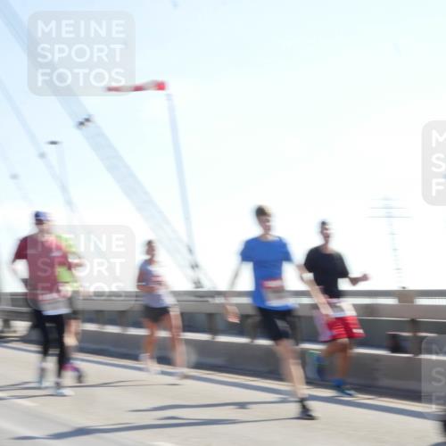 03.10.2025 - Köhlbrandbrückenlauf Matties Gatica Varas http://msf.ph/oto/9021207 03.10.2025 12:24:13 Position 1  meine-sportfotos.de