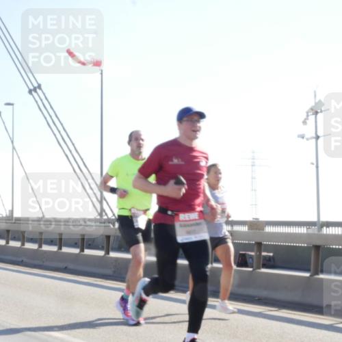 03.10.2025 - Köhlbrandbrückenlauf Matties Gatica Varas http://msf.ph/oto/9021218 03.10.2025 12:24:14 Position 1  meine-sportfotos.de
