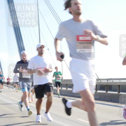 03.10.2025 - Köhlbrandbrückenlauf Matties Gatica Varas http://msf.ph/oto/9021220 03.10.2025 12:24:14 Position 1  meine-sportfotos.de