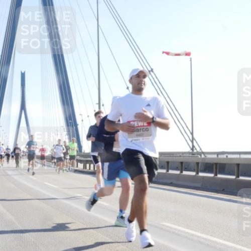 03.10.2025 - Köhlbrandbrückenlauf Matties Gatica Varas http://msf.ph/oto/9021223 03.10.2025 12:24:15 Position 1 4407 meine-sportfotos.de