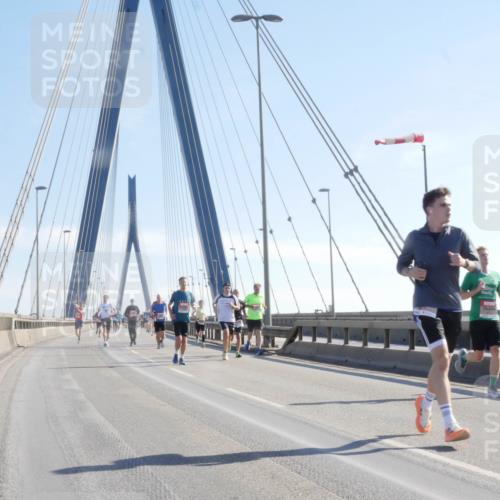 03.10.2025 - Köhlbrandbrückenlauf Matties Gatica Varas http://msf.ph/oto/9021226 03.10.2025 12:24:16 Position 1  meine-sportfotos.de
