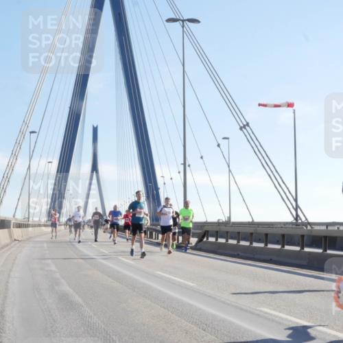 03.10.2025 - Köhlbrandbrückenlauf Matties Gatica Varas http://msf.ph/oto/9021229 03.10.2025 12:24:17 Position 1  meine-sportfotos.de