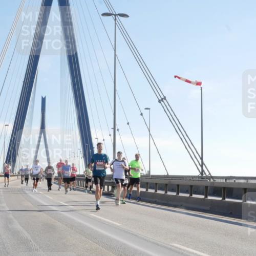 03.10.2025 - Köhlbrandbrückenlauf Matties Gatica Varas http://msf.ph/oto/9021233 03.10.2025 12:24:18 Position 1 90958 meine-sportfotos.de