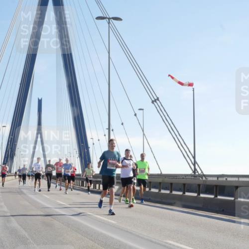 03.10.2025 - Köhlbrandbrückenlauf Matties Gatica Varas http://msf.ph/oto/9021235 03.10.2025 12:24:18 Position 1 9095 meine-sportfotos.de