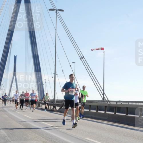 03.10.2025 - Köhlbrandbrückenlauf Matties Gatica Varas http://msf.ph/oto/9021238 03.10.2025 12:24:19 Position 1 9095 meine-sportfotos.de
