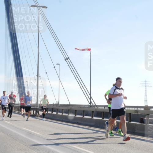 03.10.2025 - Köhlbrandbrückenlauf Matties Gatica Varas http://msf.ph/oto/9021246 03.10.2025 12:24:20 Position 1  meine-sportfotos.de