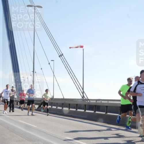 03.10.2025 - Köhlbrandbrückenlauf Matties Gatica Varas http://msf.ph/oto/9021248 03.10.2025 12:24:21 Position 1  meine-sportfotos.de