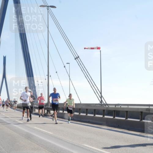 03.10.2025 - Köhlbrandbrückenlauf Matties Gatica Varas http://msf.ph/oto/9021250 03.10.2025 12:24:21 Position 1  meine-sportfotos.de