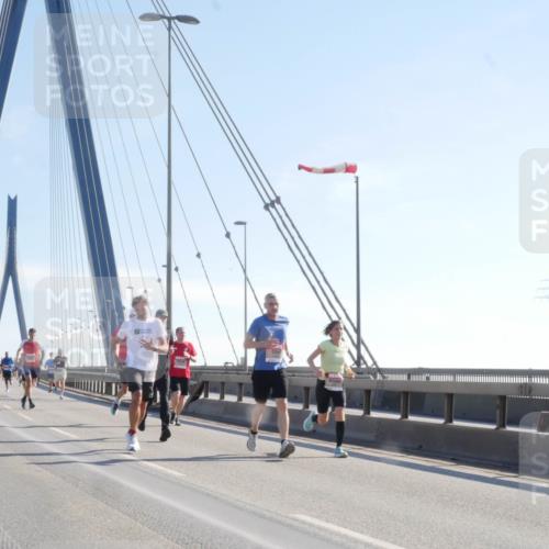 03.10.2025 - Köhlbrandbrückenlauf Matties Gatica Varas http://msf.ph/oto/9021254 03.10.2025 12:24:22 Position 1  meine-sportfotos.de
