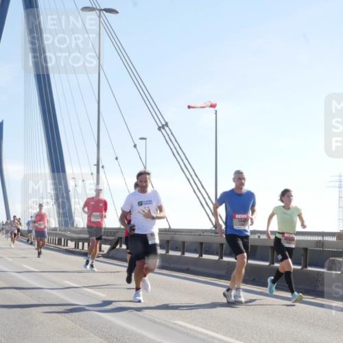 03.10.2025 - Köhlbrandbrückenlauf Matties Gatica Varas http://msf.ph/oto/9021259 03.10.2025 12:24:23 Position 1  meine-sportfotos.de