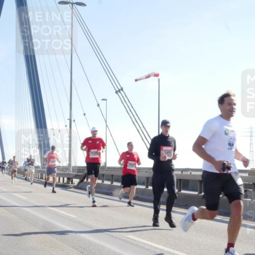 03.10.2025 - Köhlbrandbrückenlauf Matties Gatica Varas http://msf.ph/oto/9021261 03.10.2025 12:24:24 Position 1  meine-sportfotos.de