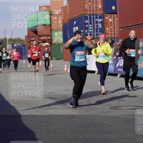 03.10.2025 - Köhlbrandbrückenlauf Michael Burmester http://msf.ph/oto/9021262 03.10.2025 10:22:27 Ziel 2049, 2213, 2296, 2300 meine-sportfotos.de