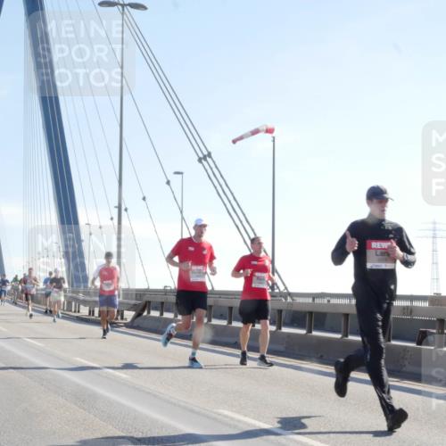 03.10.2025 - Köhlbrandbrückenlauf Matties Gatica Varas http://msf.ph/oto/9021263 03.10.2025 12:24:25 Position 1  meine-sportfotos.de