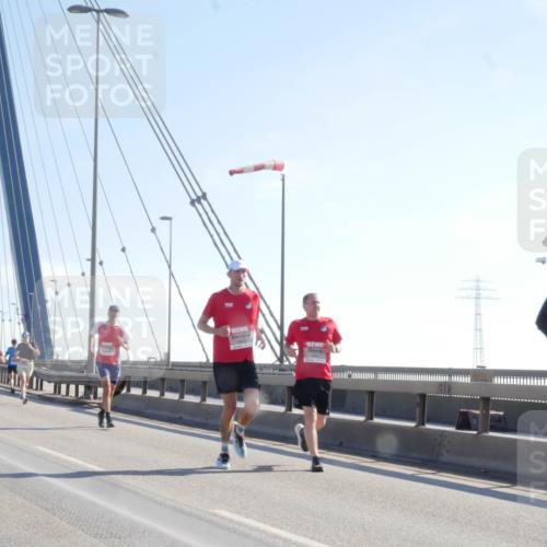 03.10.2025 - Köhlbrandbrückenlauf Matties Gatica Varas http://msf.ph/oto/9021265 03.10.2025 12:24:25 Position 1  meine-sportfotos.de