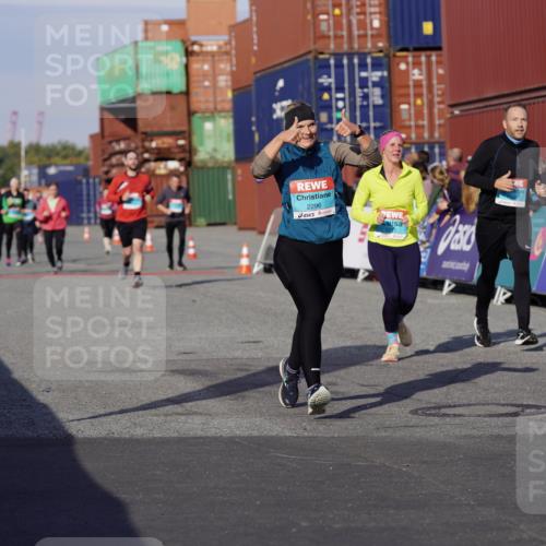 03.10.2025 - Köhlbrandbrückenlauf Michael Burmester http://msf.ph/oto/9021266 03.10.2025 10:22:27 Ziel 2049, 2213, 2296, 2300 meine-sportfotos.de