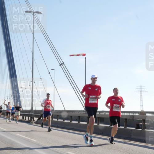 03.10.2025 - Köhlbrandbrückenlauf Matties Gatica Varas http://msf.ph/oto/9021268 03.10.2025 12:24:25 Position 1  meine-sportfotos.de