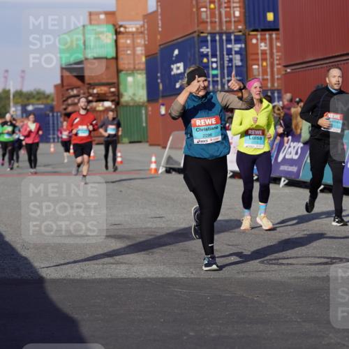 03.10.2025 - Köhlbrandbrückenlauf Michael Burmester http://msf.ph/oto/9021271 03.10.2025 10:22:27 Ziel 2049, 2213, 2296, 2300 meine-sportfotos.de