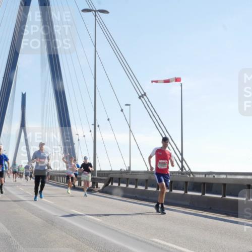 03.10.2025 - Köhlbrandbrückenlauf Matties Gatica Varas http://msf.ph/oto/9021272 03.10.2025 12:24:26 Position 1  meine-sportfotos.de