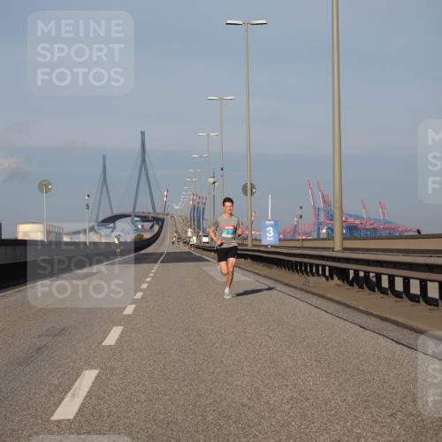 03.10.2025 - Köhlbrandbrückenlauf Fabian Wolf http://msf.ph/oto/9021273 03.10.2025 09:34:39 Position 3 3 meine-sportfotos.de