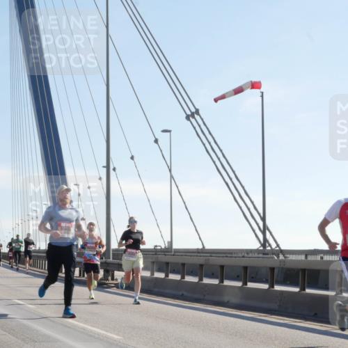 03.10.2025 - Köhlbrandbrückenlauf Matties Gatica Varas http://msf.ph/oto/9021279 03.10.2025 12:24:27 Position 1 4024 meine-sportfotos.de