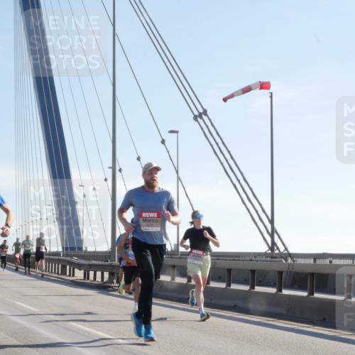 03.10.2025 - Köhlbrandbrückenlauf Matties Gatica Varas http://msf.ph/oto/9021283 03.10.2025 12:24:28 Position 1 4234 meine-sportfotos.de