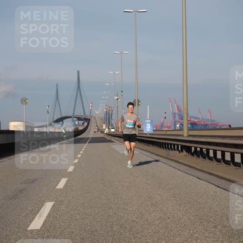 03.10.2025 - Köhlbrandbrückenlauf Fabian Wolf http://msf.ph/oto/9021286 03.10.2025 09:34:40 Position 3  meine-sportfotos.de