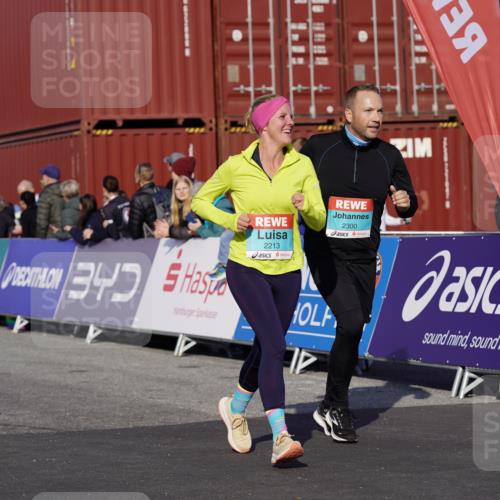 03.10.2025 - Köhlbrandbrückenlauf Michael Burmester http://msf.ph/oto/9021290 03.10.2025 10:22:30 Ziel 2049, 2213, 2296, 2300, 2308, 3582, 3583, 3619 meine-sportfotos.de