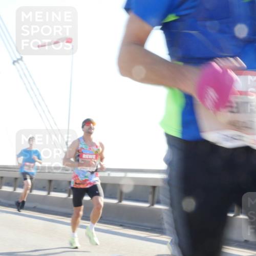 03.10.2025 - Köhlbrandbrückenlauf Matties Gatica Varas http://msf.ph/oto/9021293 03.10.2025 12:24:30 Position 1  meine-sportfotos.de