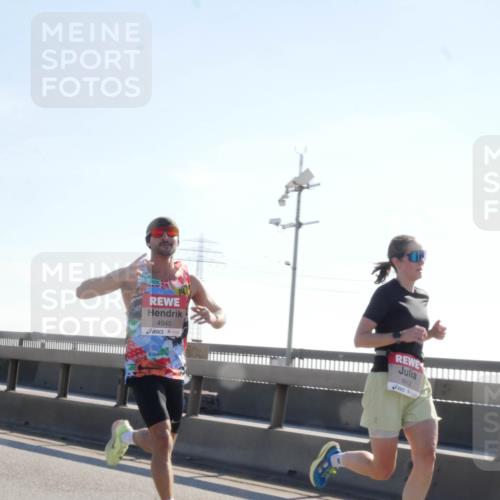 03.10.2025 - Köhlbrandbrückenlauf Matties Gatica Varas http://msf.ph/oto/9021296 03.10.2025 12:24:31 Position 1 4940, 6612 meine-sportfotos.de