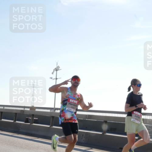03.10.2025 - Köhlbrandbrückenlauf Matties Gatica Varas http://msf.ph/oto/9021297 03.10.2025 12:24:31 Position 1 1972, 4940, 6612 meine-sportfotos.de