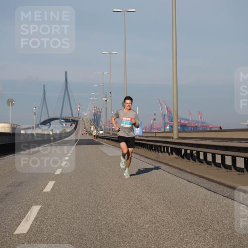 03.10.2025 - Köhlbrandbrückenlauf Fabian Wolf http://msf.ph/oto/9021298 03.10.2025 09:34:40 Position 3  meine-sportfotos.de