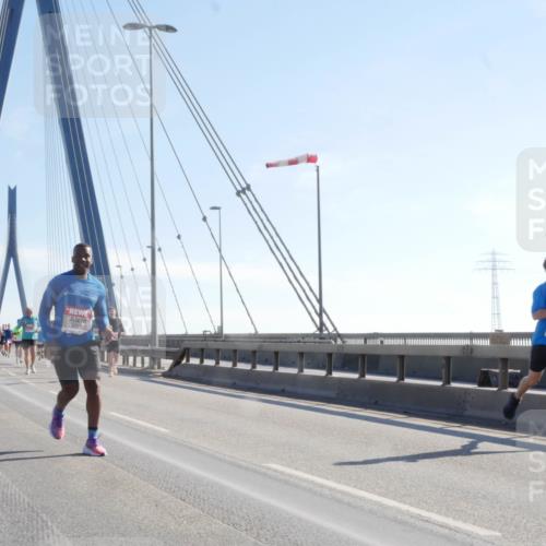 03.10.2025 - Köhlbrandbrückenlauf Matties Gatica Varas http://msf.ph/oto/9021302 03.10.2025 12:24:32 Position 1  meine-sportfotos.de