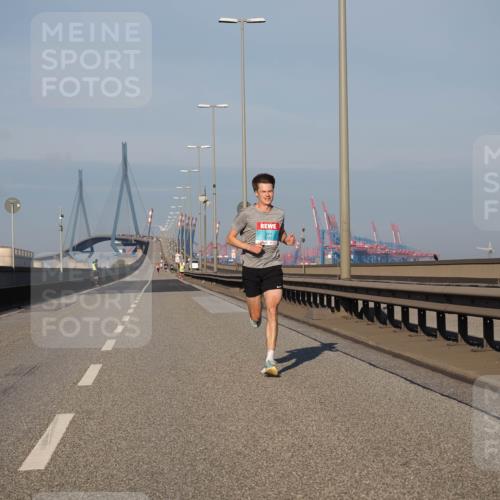 03.10.2025 - Köhlbrandbrückenlauf Fabian Wolf http://msf.ph/oto/9021308 03.10.2025 09:34:41 Position 3  meine-sportfotos.de