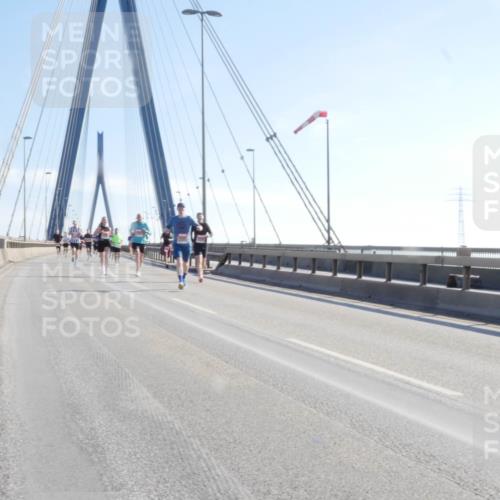 03.10.2025 - Köhlbrandbrückenlauf Matties Gatica Varas http://msf.ph/oto/9021310 03.10.2025 12:24:34 Position 1  meine-sportfotos.de