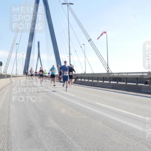 03.10.2025 - Köhlbrandbrückenlauf Matties Gatica Varas http://msf.ph/oto/9021313 03.10.2025 12:24:35 Position 1  meine-sportfotos.de