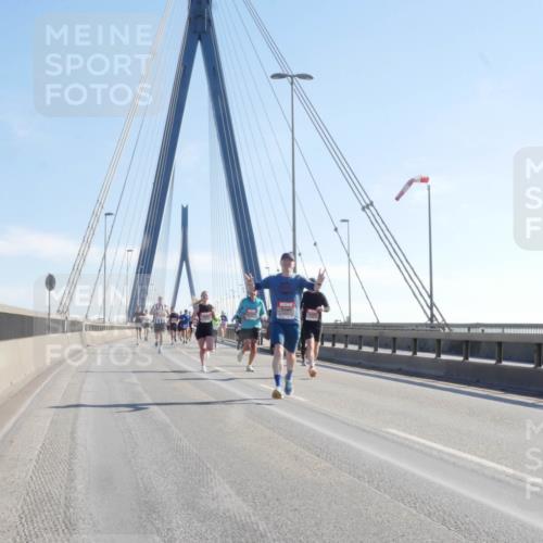 03.10.2025 - Köhlbrandbrückenlauf Matties Gatica Varas http://msf.ph/oto/9021314 03.10.2025 12:24:36 Position 1  meine-sportfotos.de