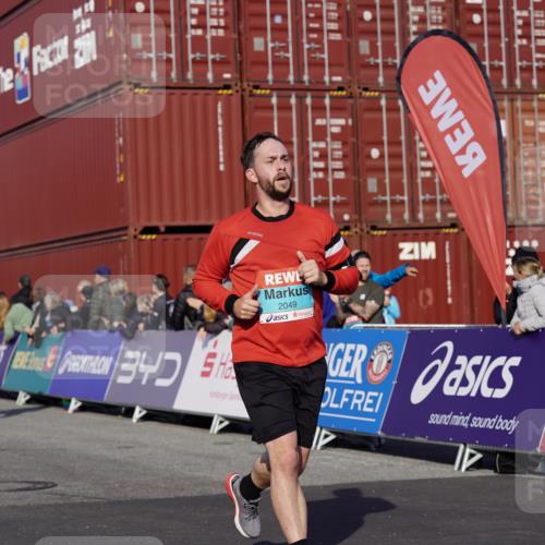03.10.2025 - Köhlbrandbrückenlauf Michael Burmester http://msf.ph/oto/9021315 03.10.2025 10:22:34 Ziel 2049, 2099, 2213, 2300, 2308, 3582, 3583, 3619 meine-sportfotos.de