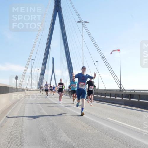 03.10.2025 - Köhlbrandbrückenlauf Matties Gatica Varas http://msf.ph/oto/9021317 03.10.2025 12:24:36 Position 1  meine-sportfotos.de