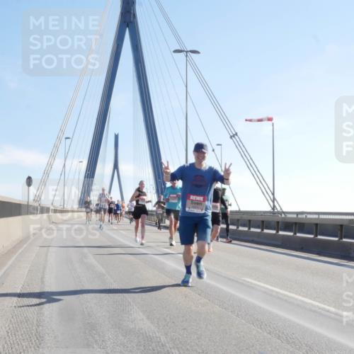 03.10.2025 - Köhlbrandbrückenlauf Matties Gatica Varas http://msf.ph/oto/9021319 03.10.2025 12:24:37 Position 1 4271 meine-sportfotos.de