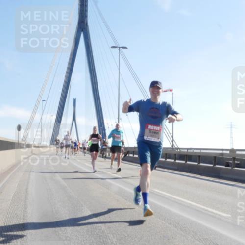 03.10.2025 - Köhlbrandbrückenlauf Matties Gatica Varas http://msf.ph/oto/9021321 03.10.2025 12:24:37 Position 1 4271 meine-sportfotos.de