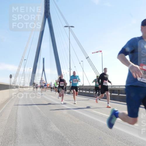 03.10.2025 - Köhlbrandbrückenlauf Matties Gatica Varas http://msf.ph/oto/9021323 03.10.2025 12:24:37 Position 1  meine-sportfotos.de