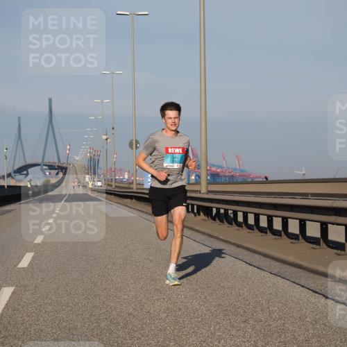 03.10.2025 - Köhlbrandbrückenlauf Fabian Wolf http://msf.ph/oto/9021324 03.10.2025 09:34:42 Position 3 3782 meine-sportfotos.de