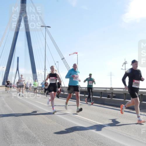03.10.2025 - Köhlbrandbrückenlauf Matties Gatica Varas http://msf.ph/oto/9021327 03.10.2025 12:24:38 Position 1  meine-sportfotos.de