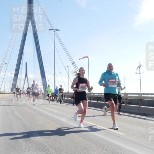 03.10.2025 - Köhlbrandbrückenlauf Matties Gatica Varas http://msf.ph/oto/9021329 03.10.2025 12:24:39 Position 1  meine-sportfotos.de