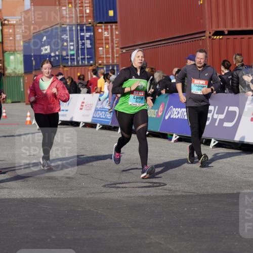 03.10.2025 - Köhlbrandbrückenlauf Michael Burmester http://msf.ph/oto/9021330 03.10.2025 10:22:35 Ziel 1452, 2028, 2049, 2099, 2308, 3582, 3583, 3619 meine-sportfotos.de