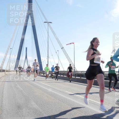 03.10.2025 - Köhlbrandbrückenlauf Matties Gatica Varas http://msf.ph/oto/9021332 03.10.2025 12:24:39 Position 1 5648, 189 meine-sportfotos.de