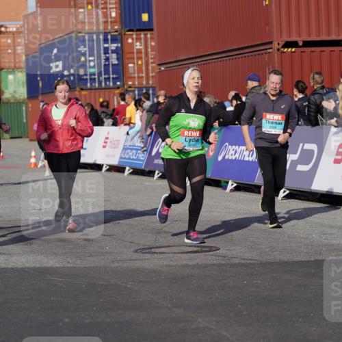 03.10.2025 - Köhlbrandbrückenlauf Michael Burmester http://msf.ph/oto/9021334 03.10.2025 10:22:36 Ziel 1452, 2028, 2049, 2099, 2308, 3582, 3583, 3619 meine-sportfotos.de