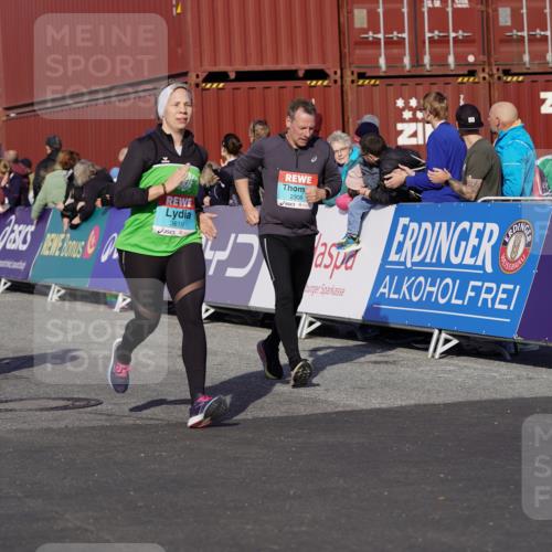 03.10.2025 - Köhlbrandbrückenlauf Michael Burmester http://msf.ph/oto/9021337 03.10.2025 10:22:36 Ziel 1452, 2028, 2049, 2099, 2308, 3582, 3583, 3619 meine-sportfotos.de